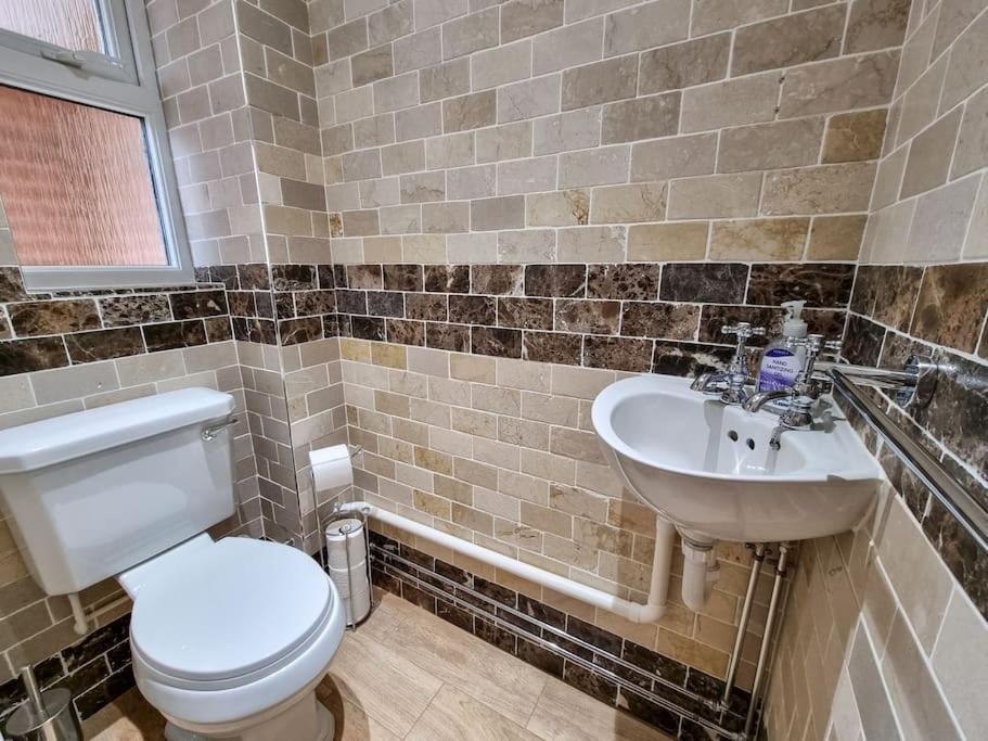 Stunning Family Home Close To The City Centre Manchester Exteriör bild
