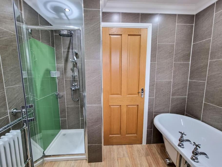 Stunning Family Home Close To The City Centre Manchester Exteriör bild