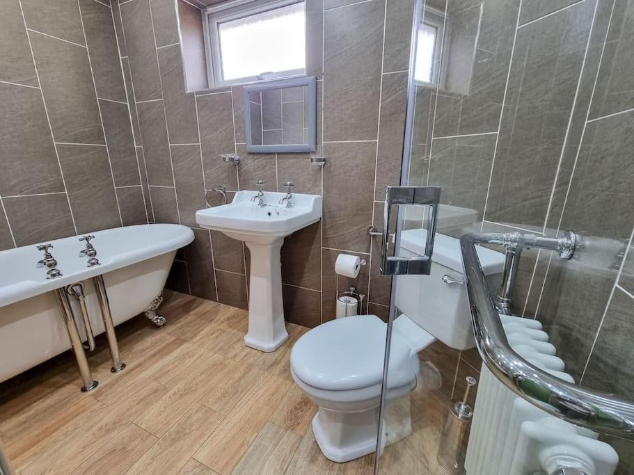 Stunning Family Home Close To The City Centre Manchester Exteriör bild